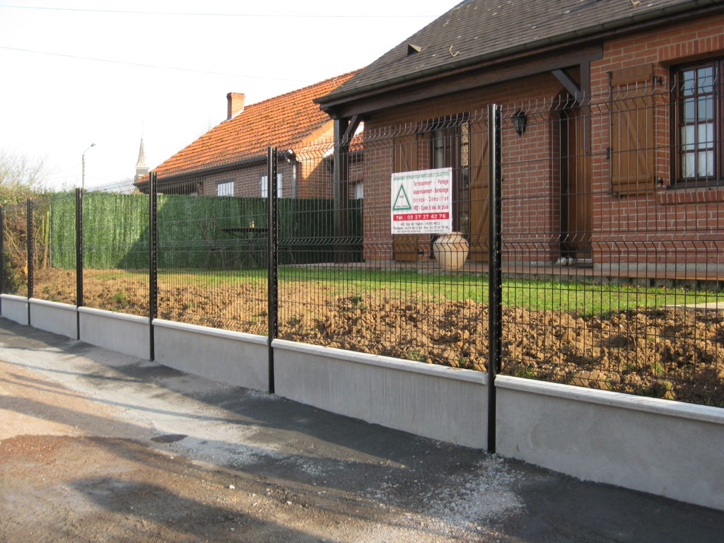 clôture Hecq TP (Travaux Publics) 59 - aménagement extérieur - assainissement - Maubeuge Valenciennes Cambrai Douai Lille Saint Quentin