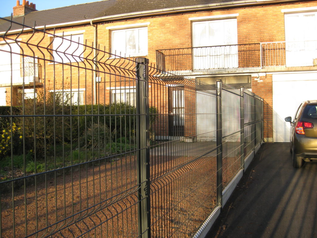 Clôture Hecq TP (Travaux Publics) 59 - aménagement extérieur - assainissement - Maubeuge Valenciennes Cambrai Douai Lille Saint Quentin