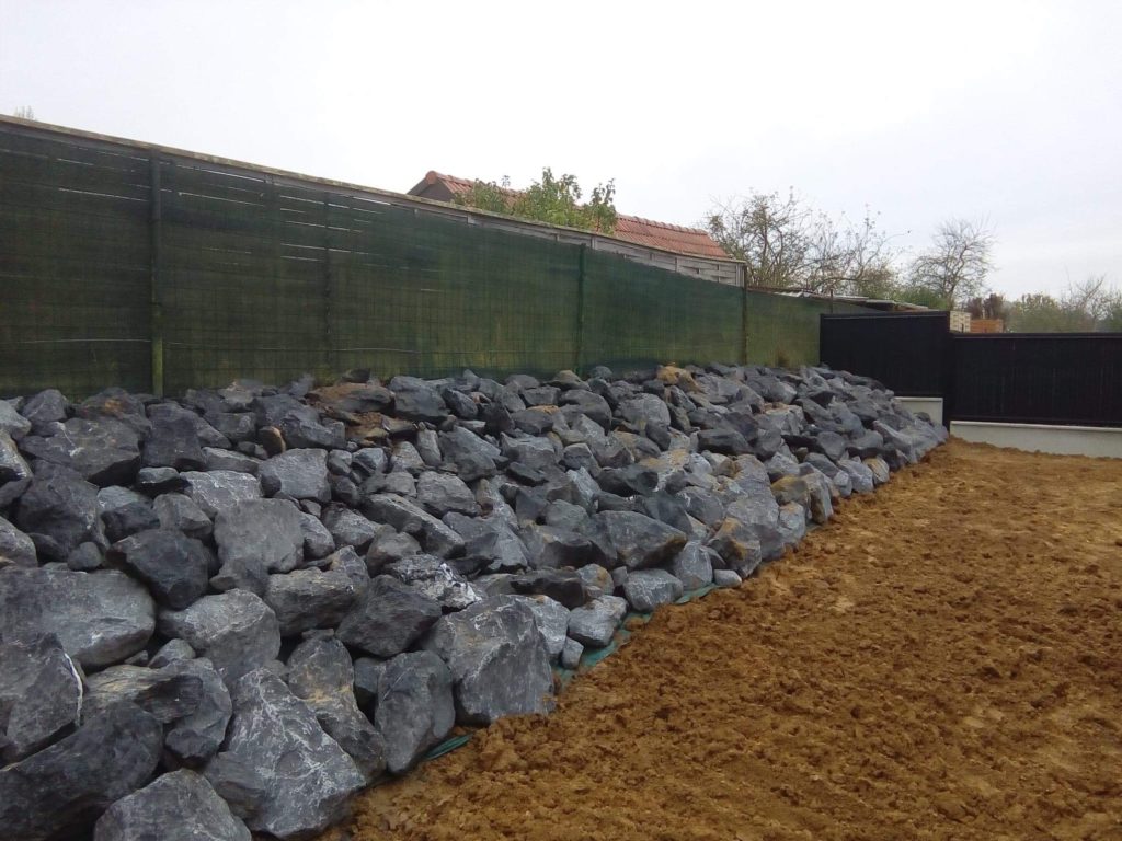 enrochement Hecq TP (Travaux Publics) 59 - aménagement extérieur - assainissement - Maubeuge Valenciennes Cambrai Douai Lille Saint Quentin
