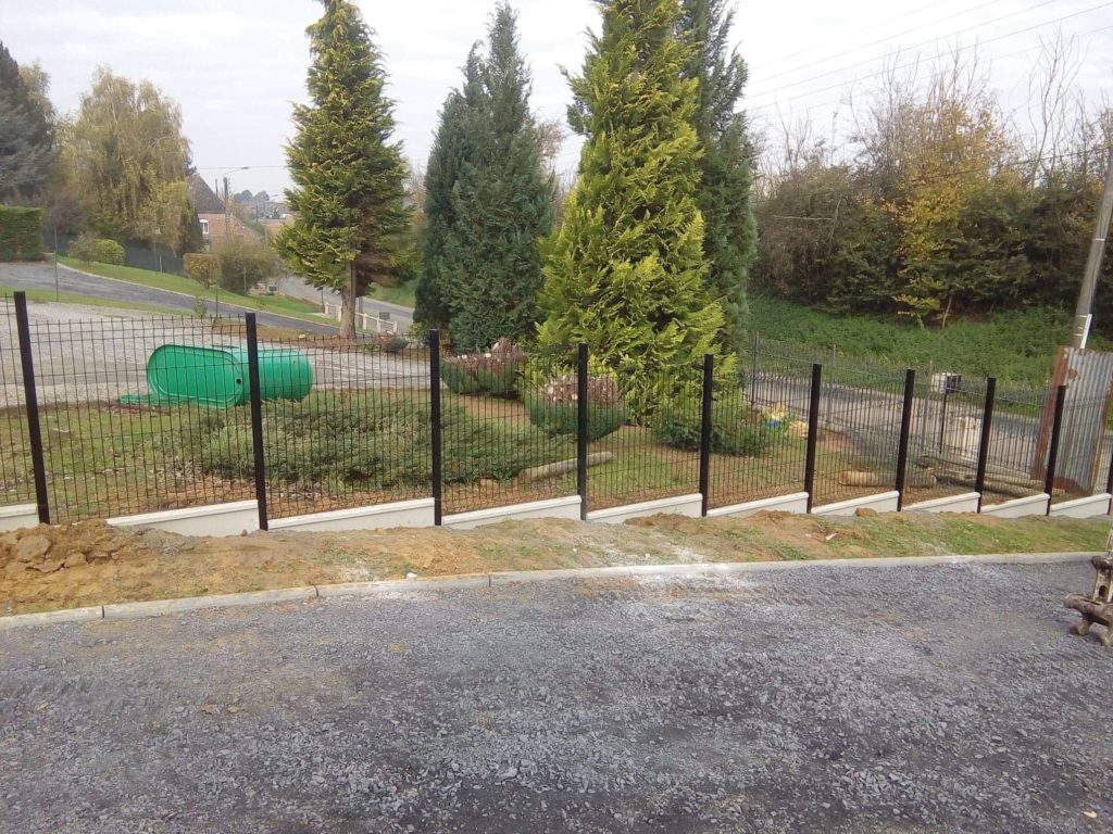 clôture Hecq TP (Travaux Publics) 59 - aménagement extérieur - assainissement - Maubeuge Valenciennes Cambrai Douai Lille Saint Quentin